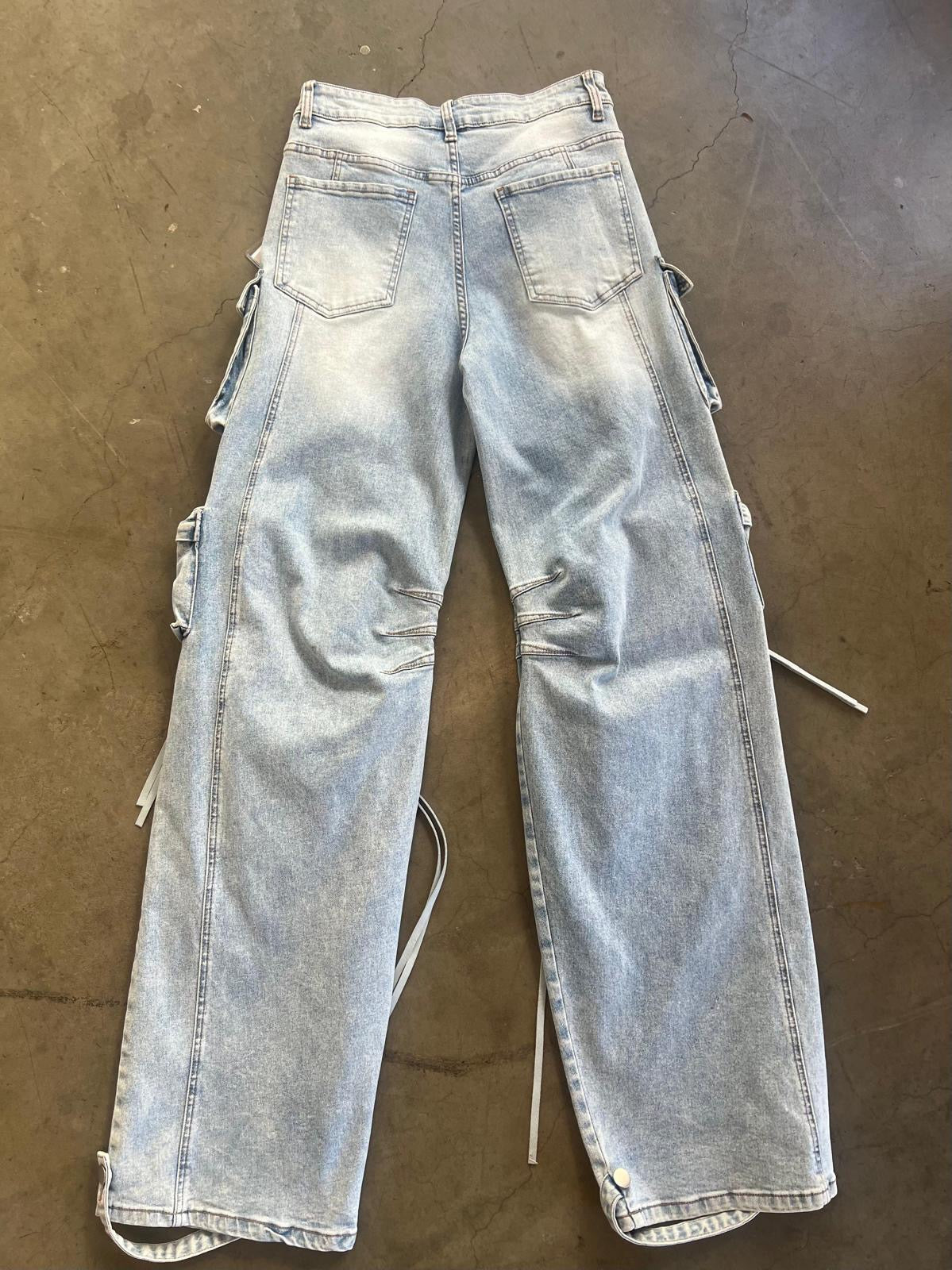 Kourtney Cargo Denim Jeans in Light Wash Pocket Details High Rise High Stretch