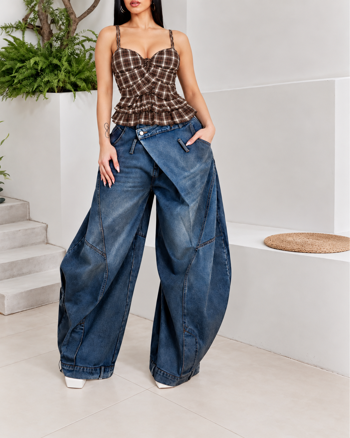 Karol Crisscrossed Baggie Jeans